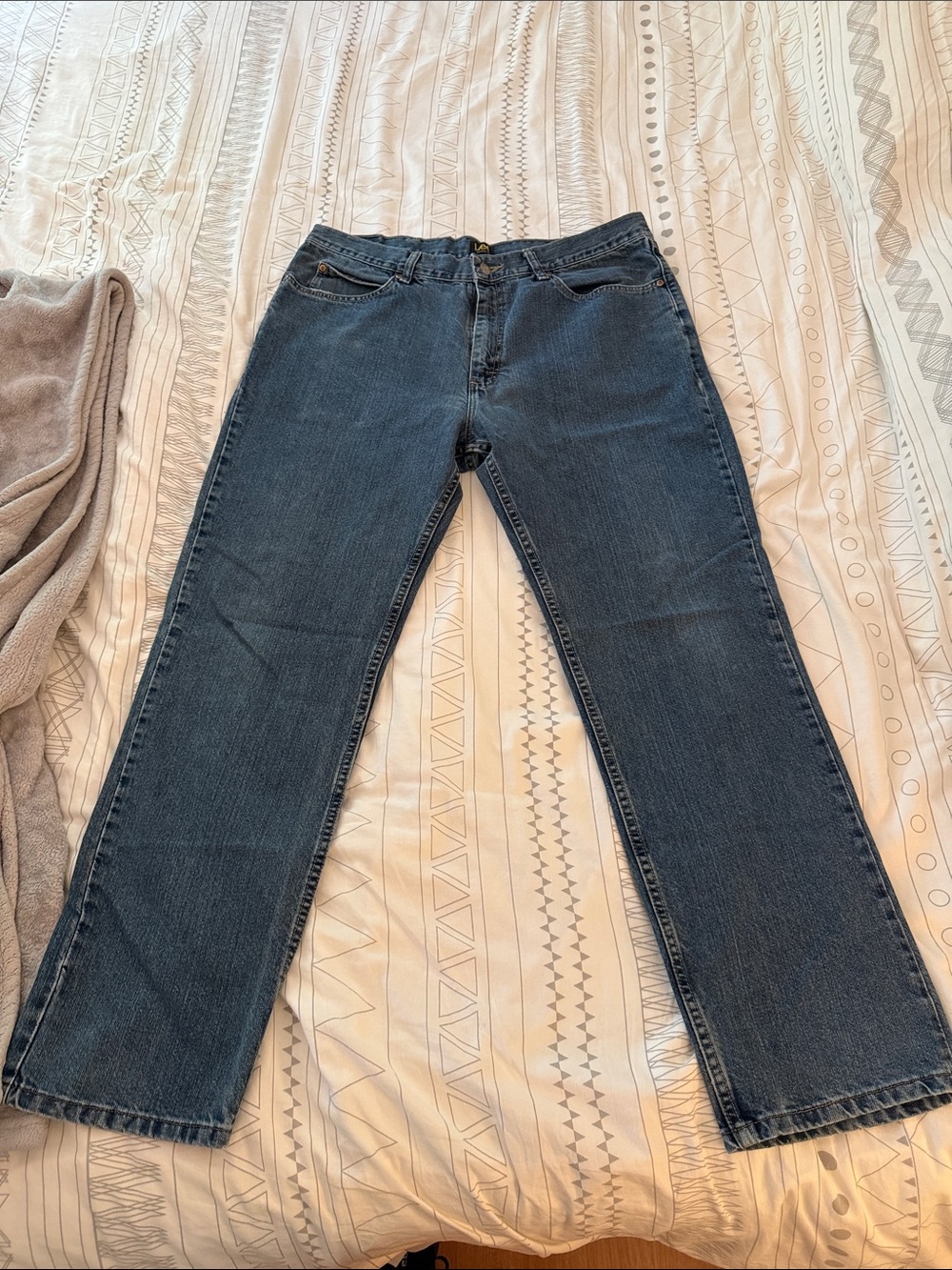 Lee Relaxed Fit Denim Jeans in Light Blue with Yellow Logo